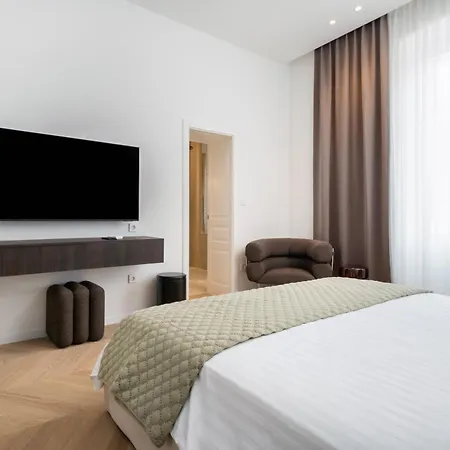 Mariva 2-4 Apartament *