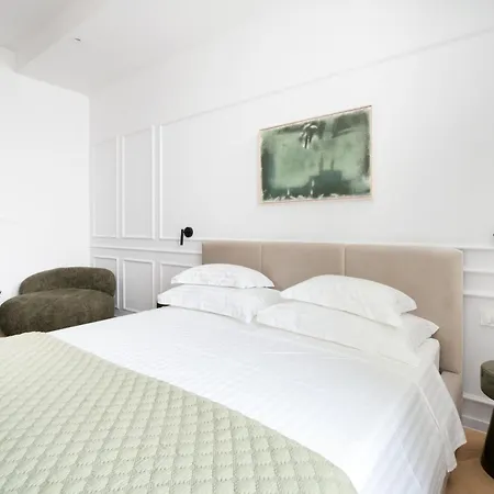 Mariva 2-4 Apartament *