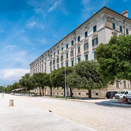 Mariva 2-4 Apartament *